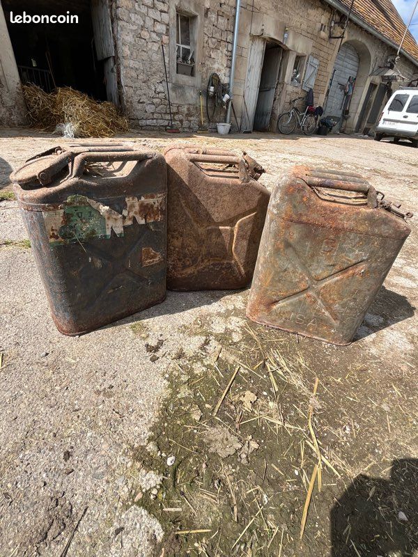 Bidon d’essence, ancien (image 2)