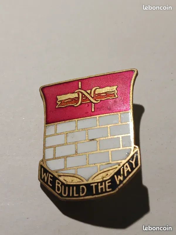 Insigne broche A.M.M.A.C. ALGER émail vintage badge pin's épingle - Collection