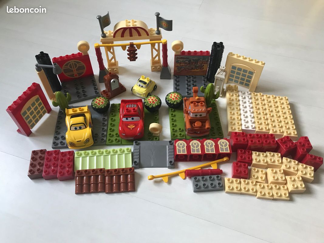 Lot de Mega Bloks Disney + 2 voitures Lego Cars (image 2)