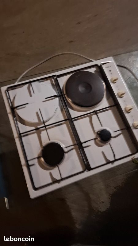 Plaque de cuisson mixte BOSCH (3 feux gaz + 1 électrique) – En bon état de marche (image 3)