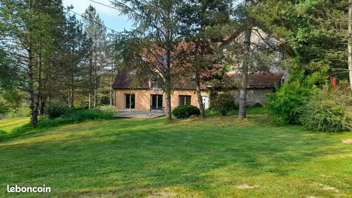 Maison 8 pièces 281 m² · à Besançon · 281 m² · 609 000 €