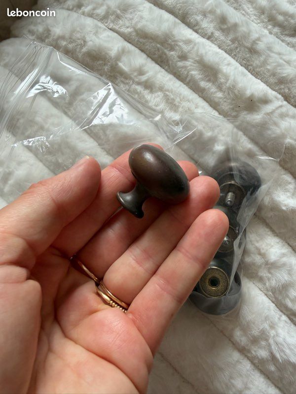 Lot de 6 boutons de meuble vintage en métal / bronze vieilli (image 1)