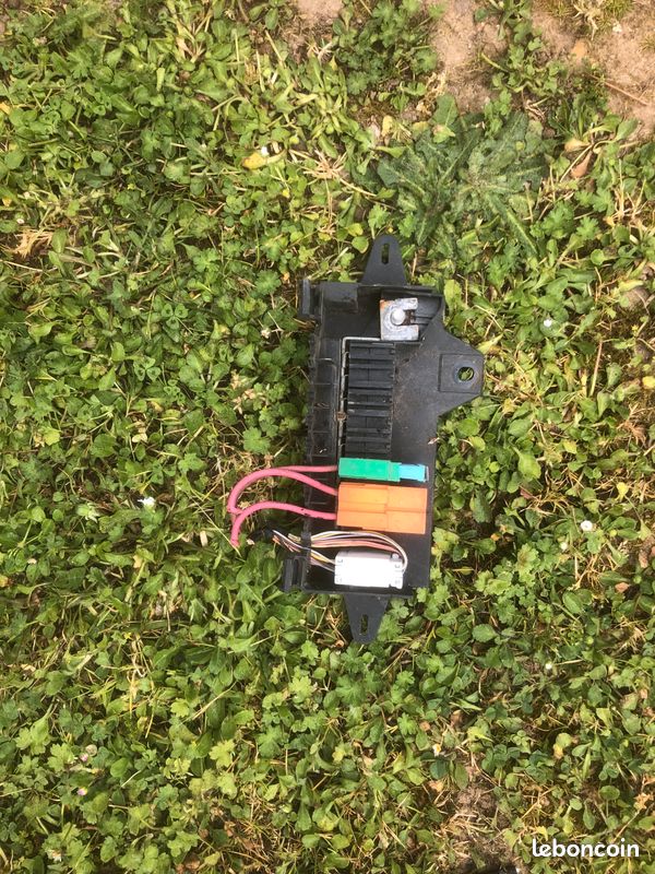 Boîte à fusible Renault Mégane 1 (image 1)