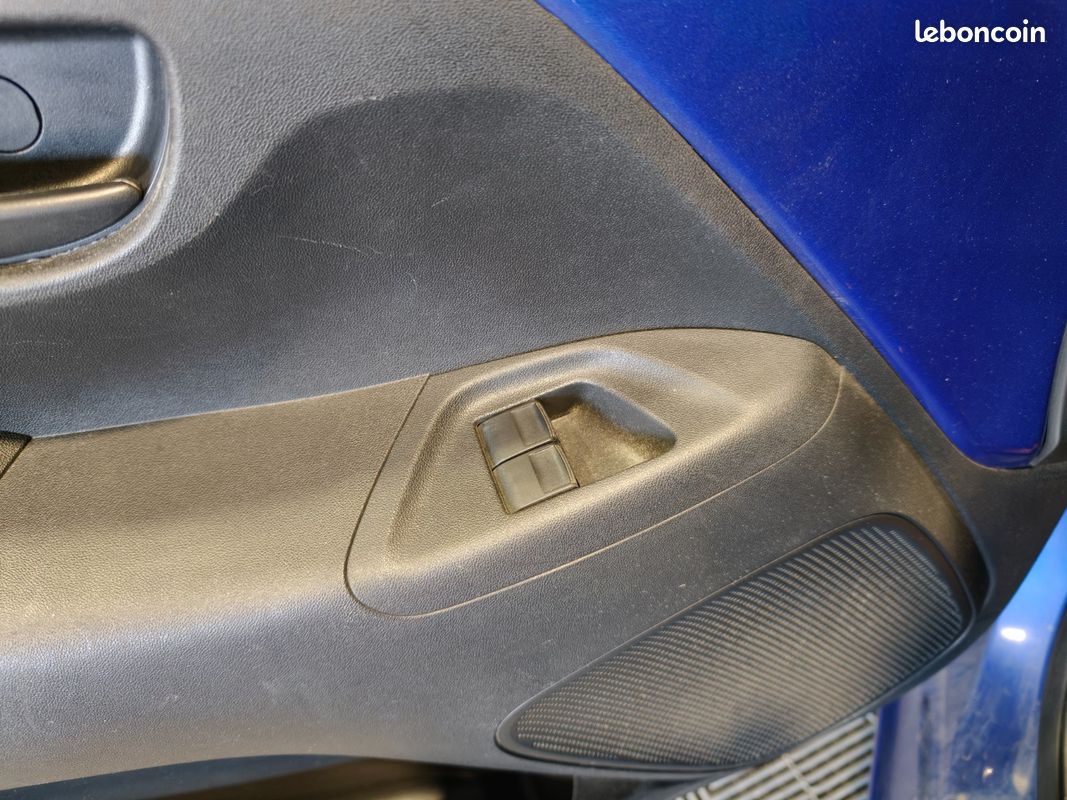 CITROEN C1 VTi 72 ch Feel / RADARS DE RECUL ARRIERE / CLIM MANUELLE / LIMITEUR DE VITESSE / MOTEUR A CHAINE (image 18)