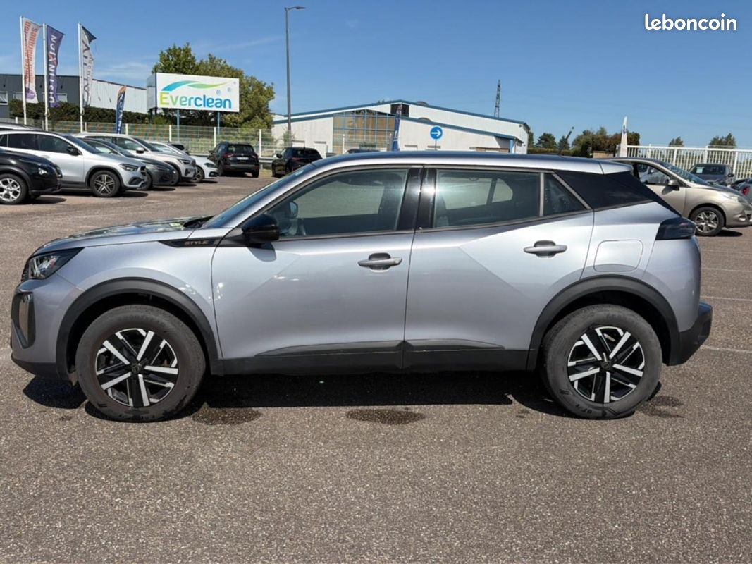 PEUGEOT 2008 1.2 100 style (image 8)