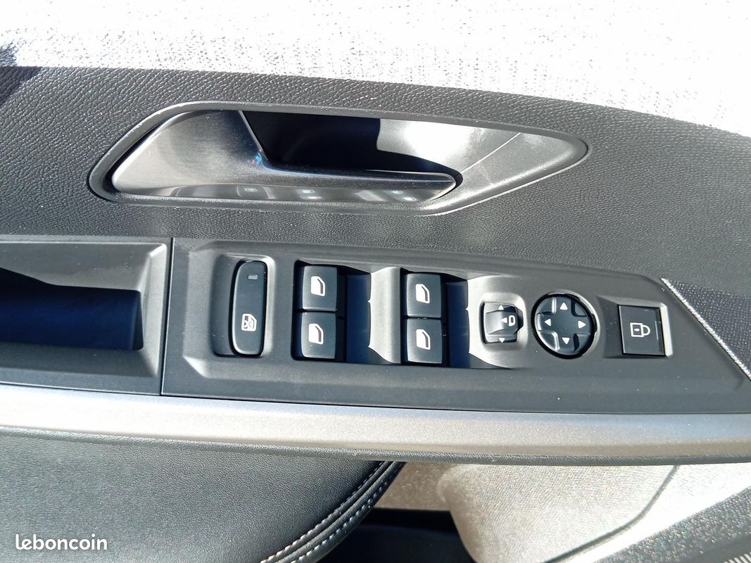 Peugeot 5008 Electrique 210ch Batterie 73 kWh Allure / Pompe à chaleur + Pack Vision 360 & Drives as (image 6)