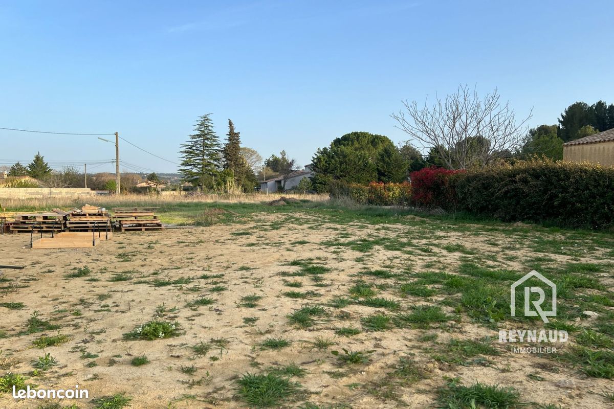 Terrain 600 m² · à Plaissan · 600 m² · 169 600 €