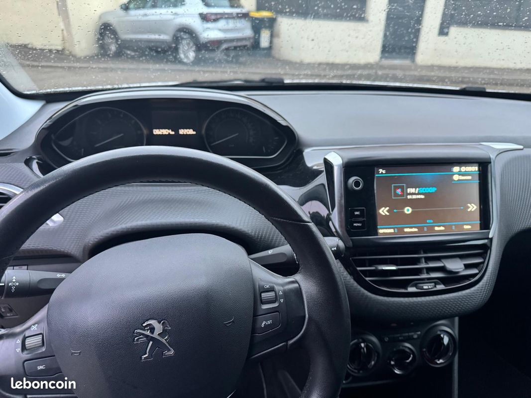 Peugeot 2008 (image 10)