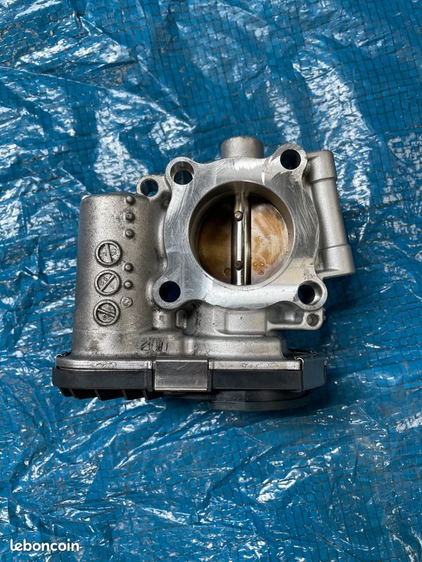 Boîtier de papillon OPEL ASTRA CORSA CHEVROLET AVEO CRUZE VOLT VAUXHALL DAEWOO Réf. 55562270 (image 1)