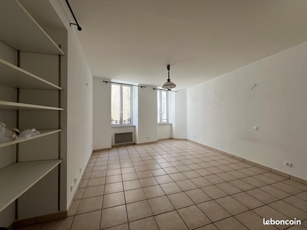 Appartement 1 pièce 27 m² · à Aubenas · 27 m² · 330 €