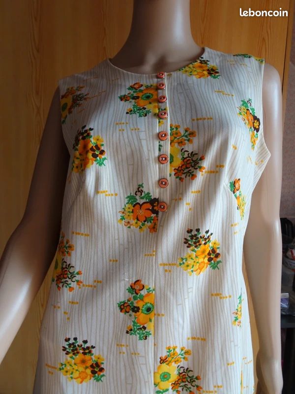Robe grande taille sans manche motifs fleuris (image 2)