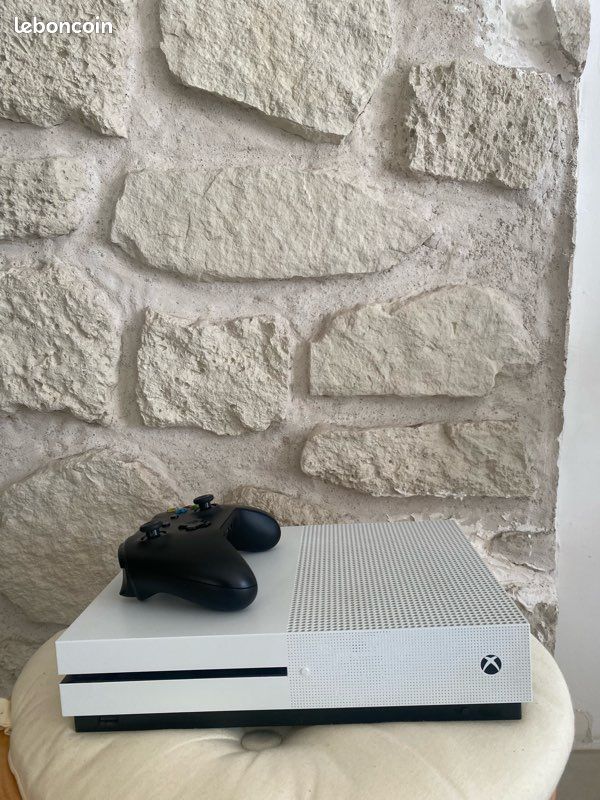 Console Xbox One S 500Go Blanche + Manette Et Câbles (Occasion)