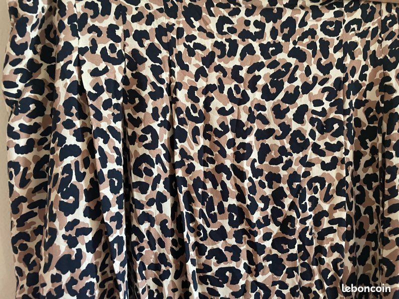 Jupe midi pour la rentrée fluide en viscose imprimé léopard