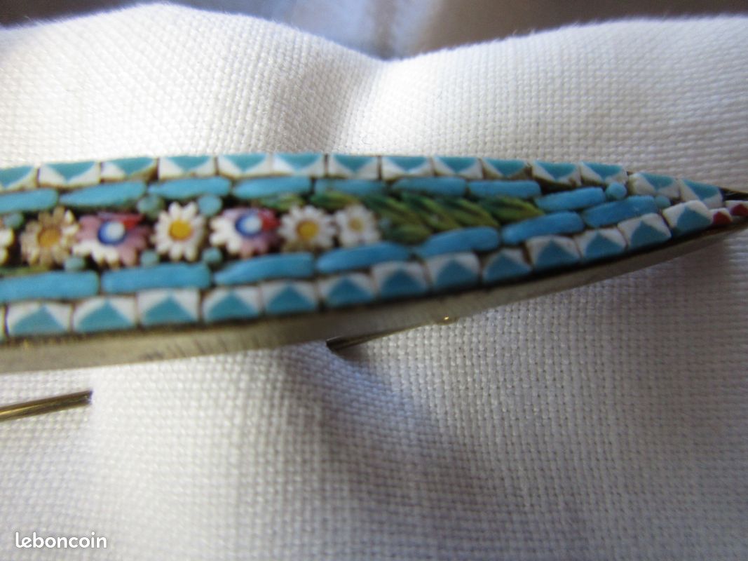 Broche Ancienne Ovale Avec Motif Fleurs - Pièce Rare, Occasion