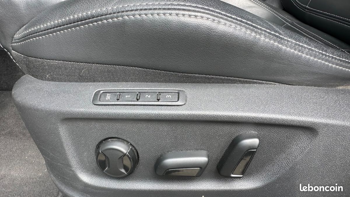 Skoda kodiaq 2.0 tdi 150 ch scr style 4x2 dsg 7pl / toit ouvrant / entretien constructeur (image 25)