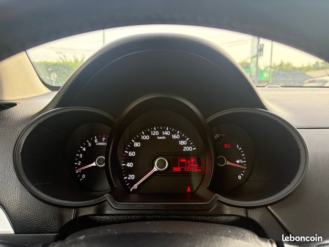 Kia Picanto Urban Spicy 1.0 69 ch (image 17)