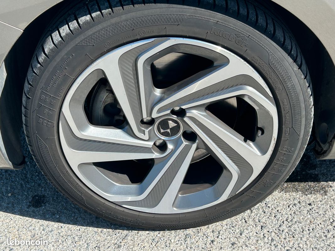DS DS5 - 2.0 BlueHDI 180 Sport Chic - BVA / Caméra de recul et Aide au stationnement AV & AR / Sièges Cuir électrique / Démarrage Keyless / Jantes alu 18" / Très belle configuration / Garantie 3 mois (image 10)