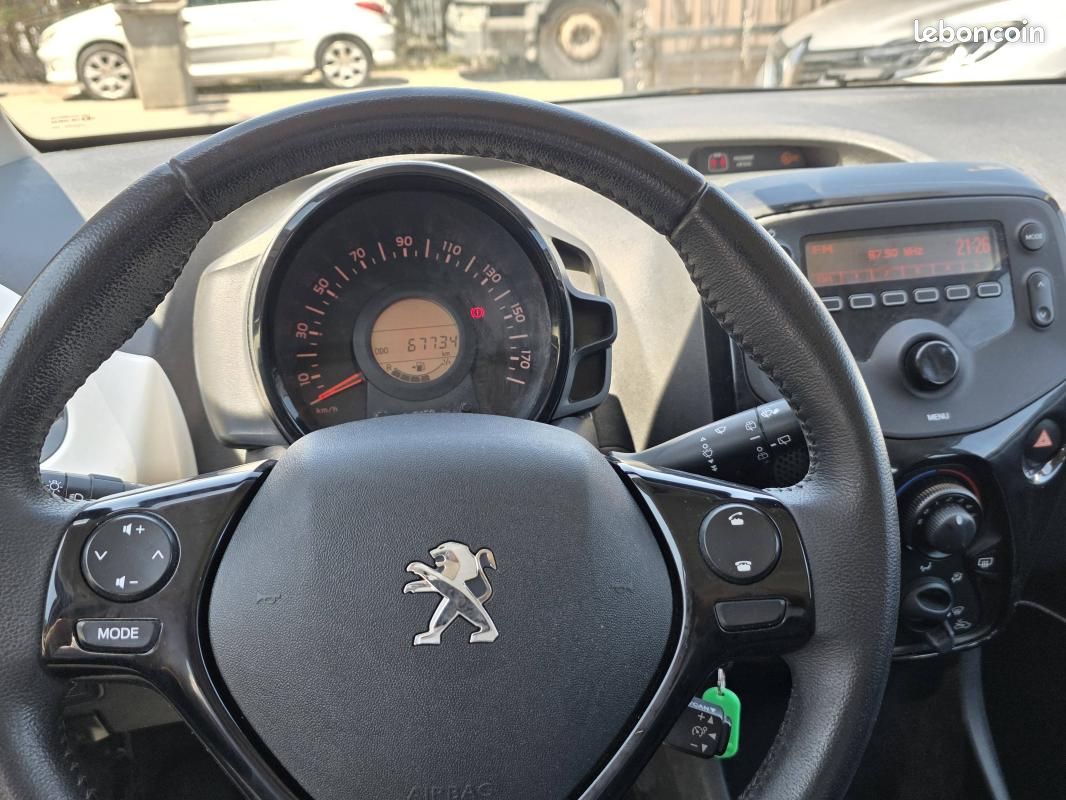 Peugeot 108 1.2 PureTech Style 5p (image 8)