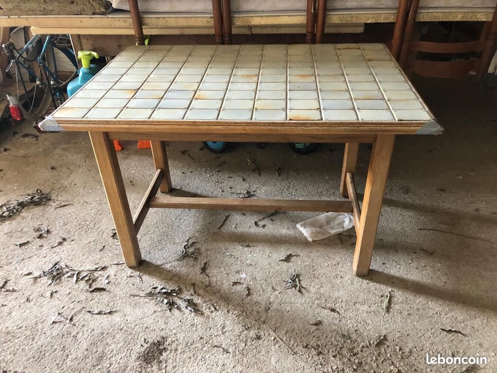 Table carrelee (image 1)