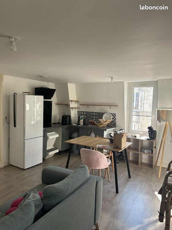 Appartement 3 pièces 49 m² · à Saintes · 49 m² · 584 €/mois