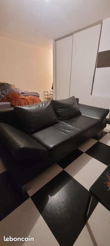 Canapé cuir noir en état (image 1)