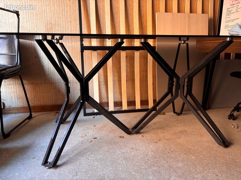 Table De Salle à Manger Moderne Verre Trempé - 147x73x76 Cm - Piètement Tubulaire Métal Noir - Design Géométrique, Montage Facile