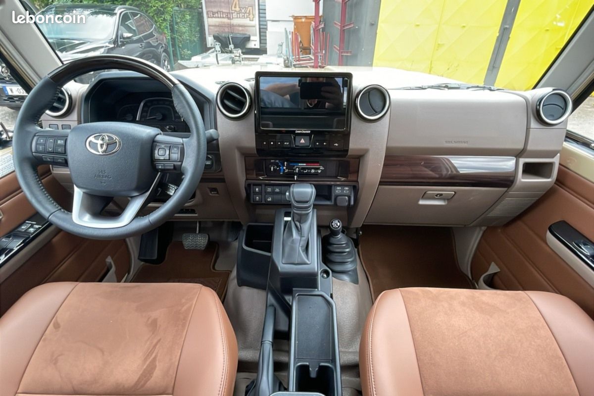 Toyota Land Cruiser GRJ 79 SIMPLE CABINE LX 4.0 V (image 2)
