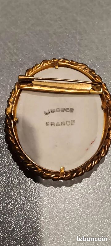 Brocante : Une Ancienne Broche En Camée - Occasion