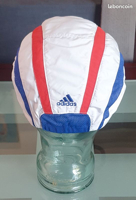 Casquette Running Adidas en Tissu Technique Respirant Bleu Blanc Rouge, Fitted Taille L, Vintage Y2K (image 3)
