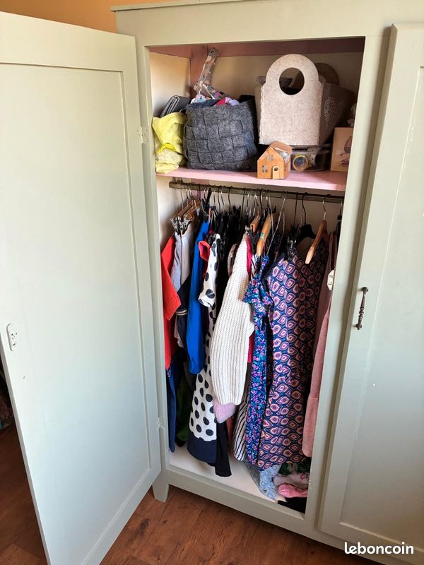 Jolie armoire parisienne idéale pour chambre d'enfant (image 4)