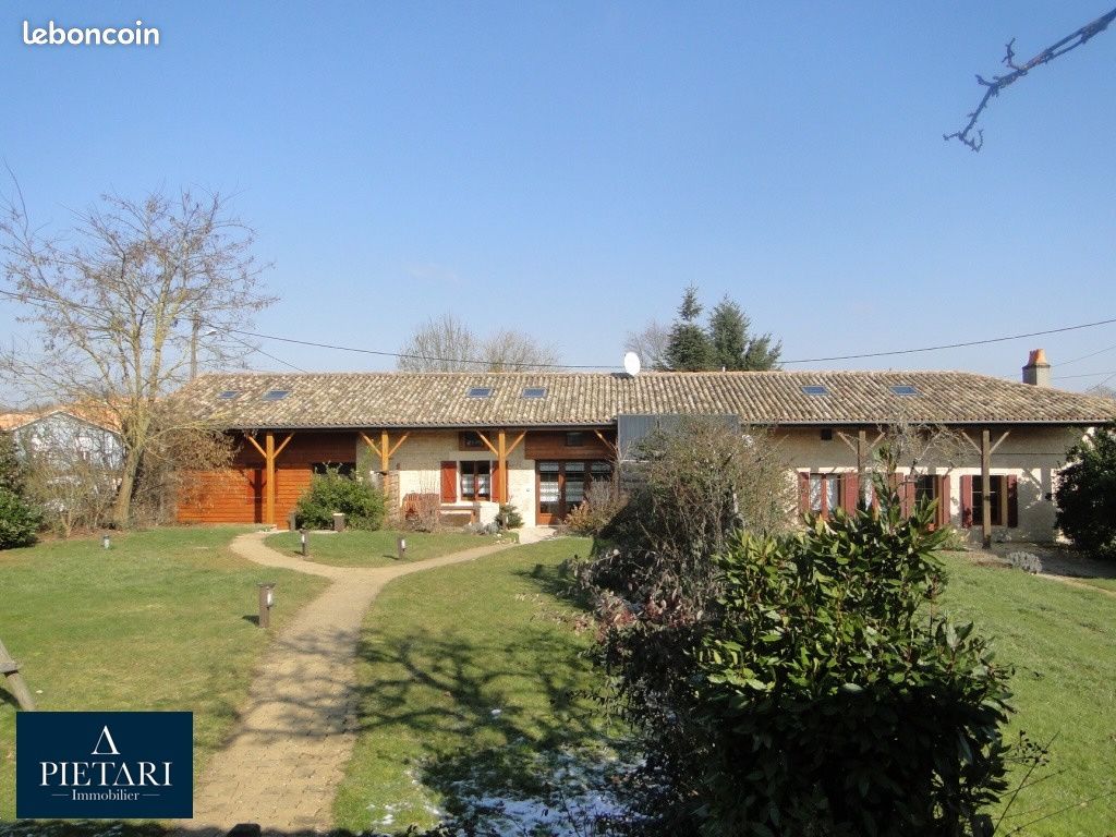 Maison 10 pièces 195 m² · à Lezay · 195 m² · 299 250 €