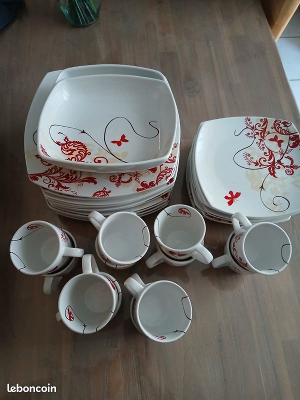 Service assiettes ÷ tasses (image 1)