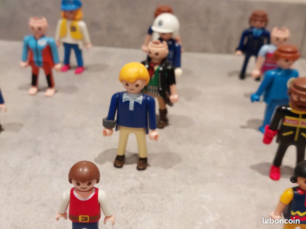 Lot de 26 figurines playmobil adultes et enfants (image 2)