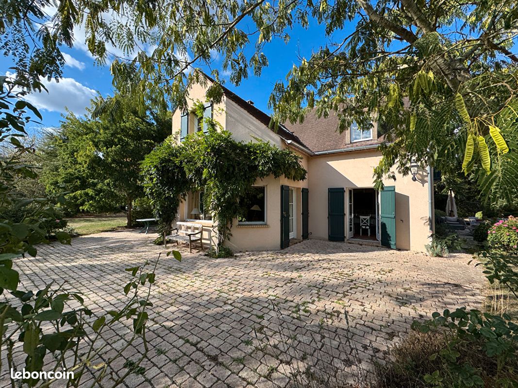 Maison 14 pièces 228 m² · à Méré · 228 m² · 1 298 000 €
