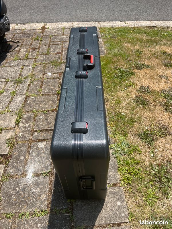Vends valise, clavier, Gator (image 1)