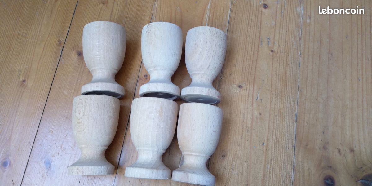 Lot de coquetiers en bois (image 1)