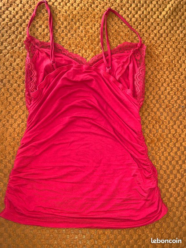 T-shirt rouge (image 2)