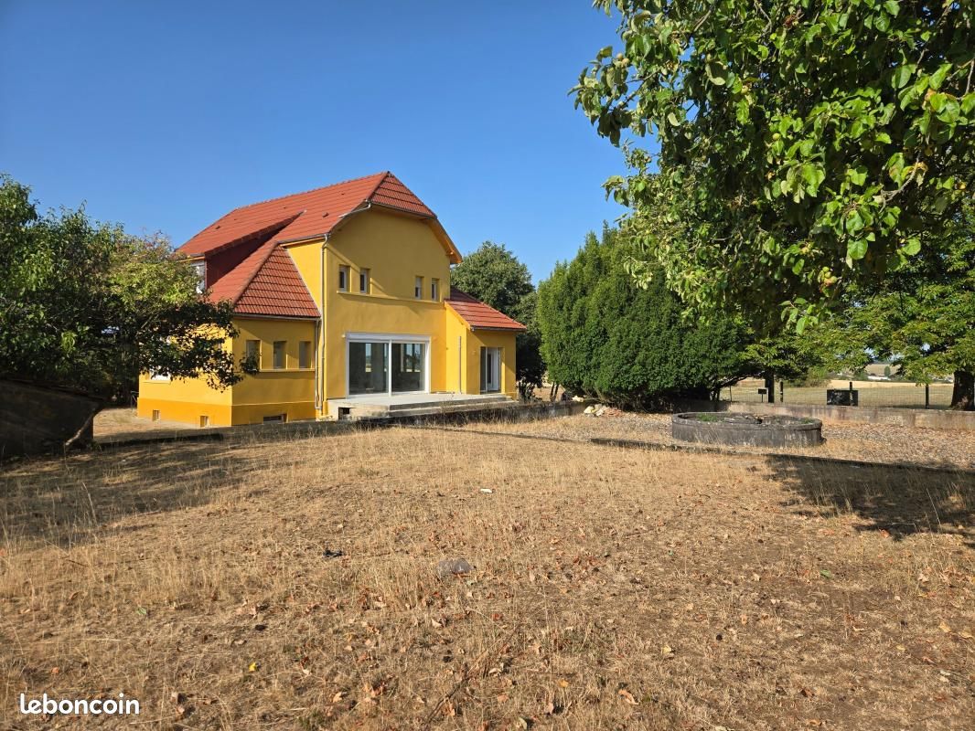 Maison 4 pièces 250 m² · à Fains-Véel · 250 m² · 1 500 €
