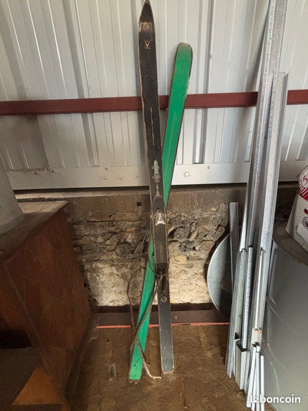 Ski ancien (image 1)