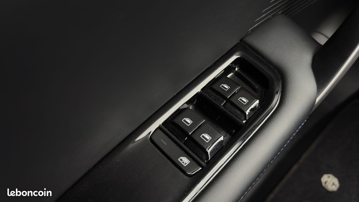 MG MG4 Electric 51kWh - 150 kW 2WD LUXURY (image 14)