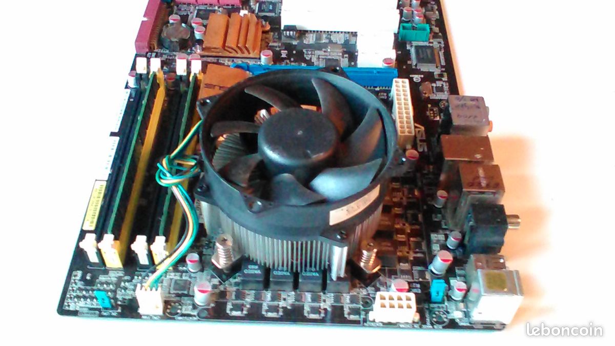 Lot Carte Mère ASUS P5QL/EPU + CPU Intel E7400 2.8GHz + RAM 4Go DDR2 Occasion
