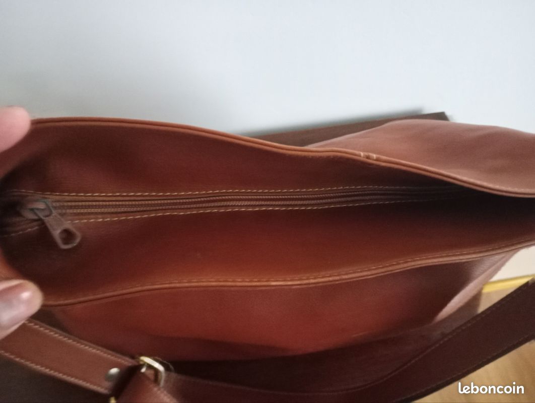 Sac à Main Bandoulière En Cuir Francesco Biasia - Occasion En Bon état - Noir