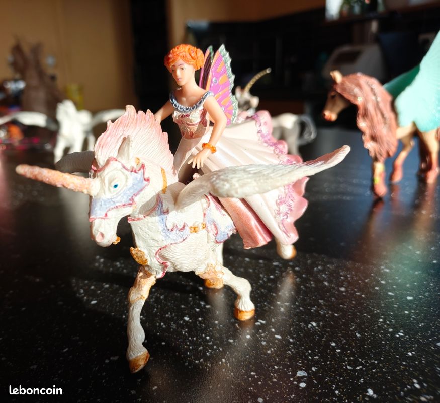 Figurines chevaux ailés avec une cavalière (image 6)