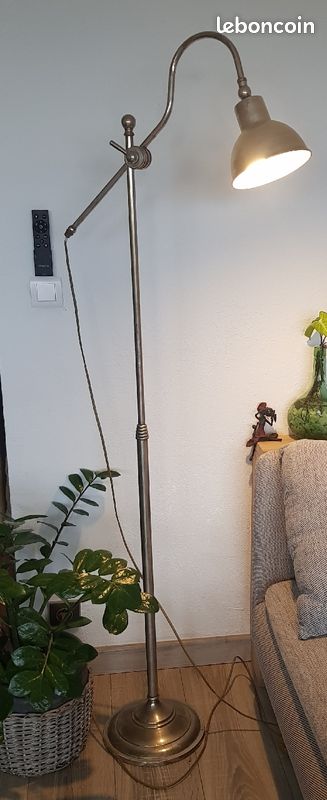 Lampe sur pied tout métal (image 2)