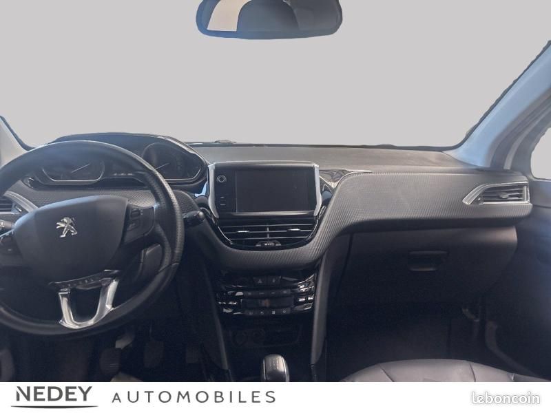 Peugeot 2008 1.2 PureTech 110ch Allure S&S (image 8)