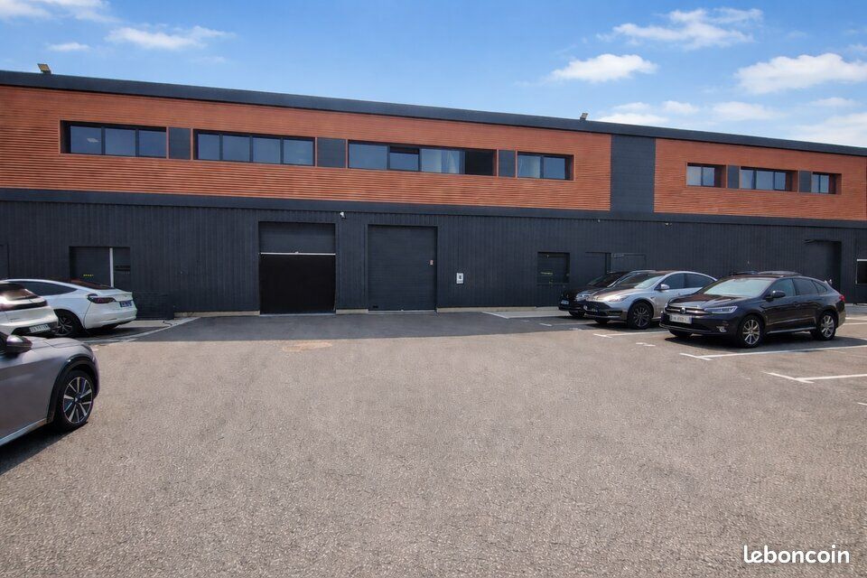 LOCAL D'ACTIVITE 347 m² VAULX MILIEU (image 1)
