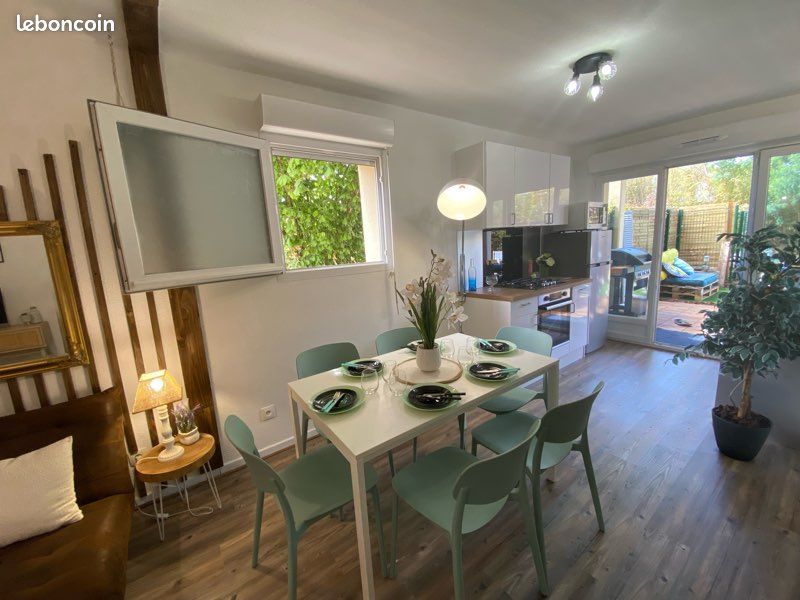 Ensemble unique à la plage avec dépendance