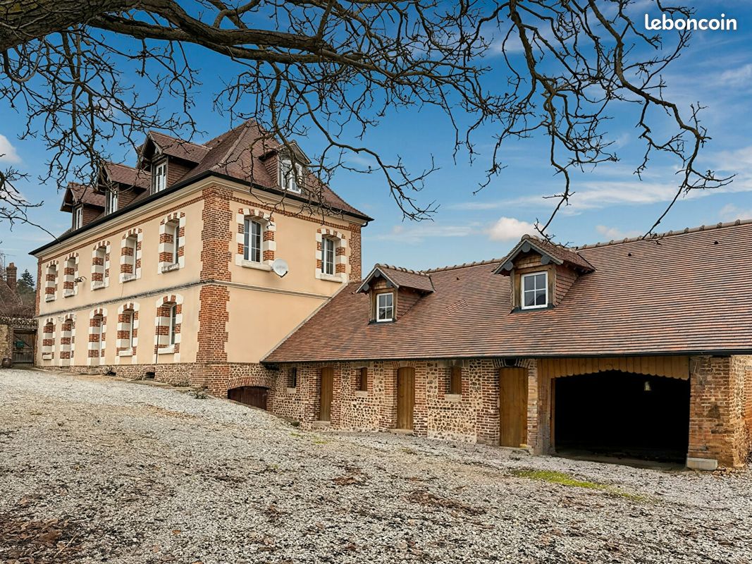 Maison 6 pièces 160 m² · à Beaumont-le-Roger · 160 m² · 326 000 €