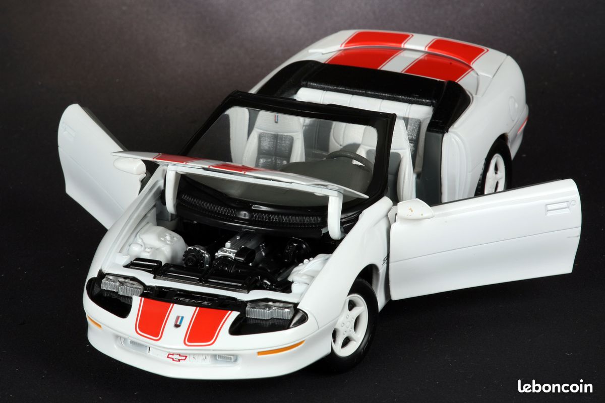 GREENLIGHT, CHEVROLET CAMARO Z28 1981 Noire, échelle 1/18, GREEN13635