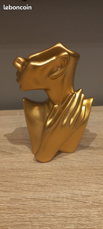 Vase porte crayons doré forme buste main tête visage femme porte crayon (image 1)